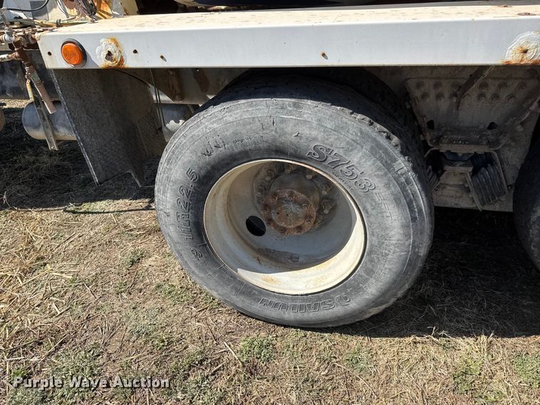 image for item ET1684 2007 Peterbilt 357 ready mix truck