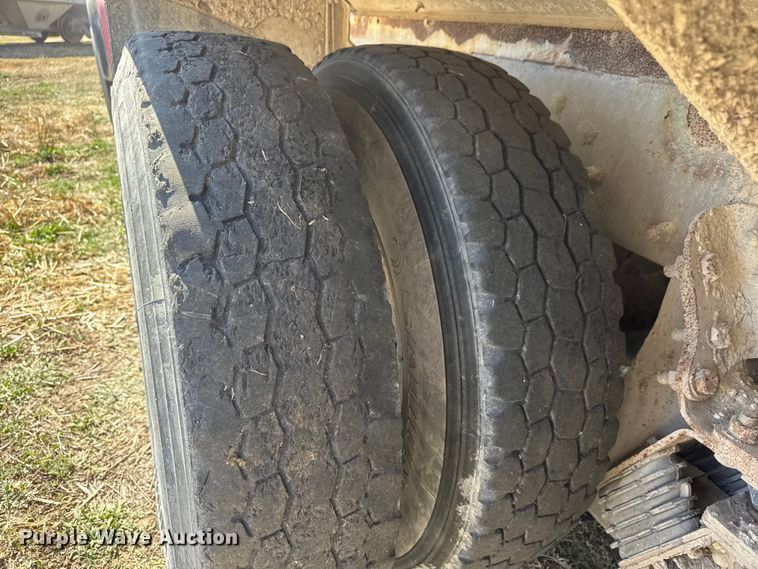 image for item ET1684 2007 Peterbilt 357 ready mix truck