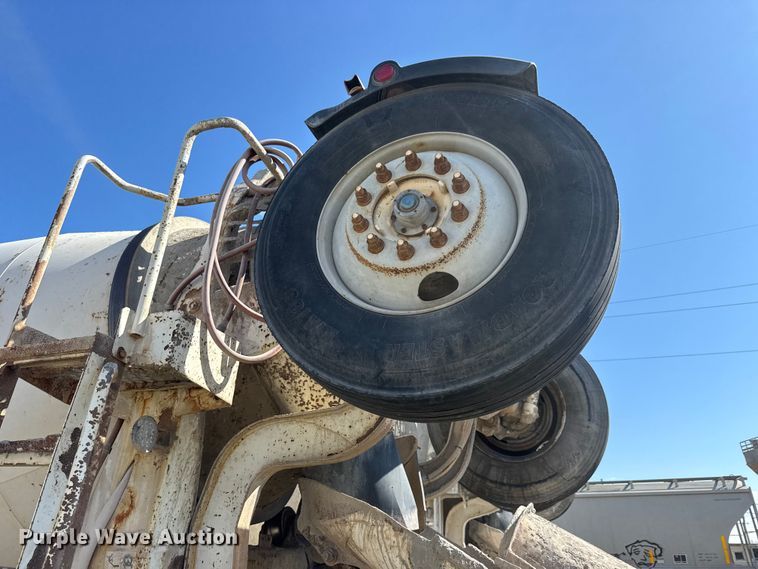 image for item ET1684 2007 Peterbilt 357 ready mix truck