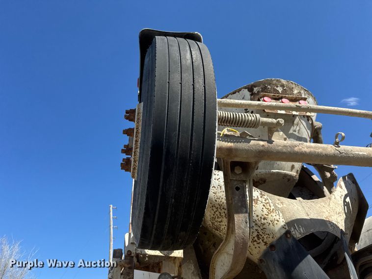 image for item ET1684 2007 Peterbilt 357 ready mix truck