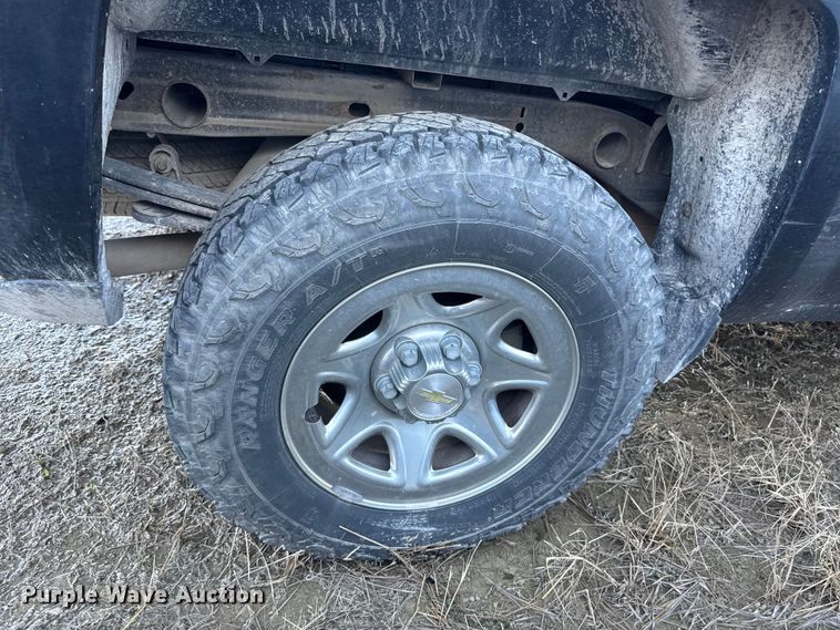 image for item ET1699 2016 Chevrolet Silverado 1500 Ext. Cab pickup truck