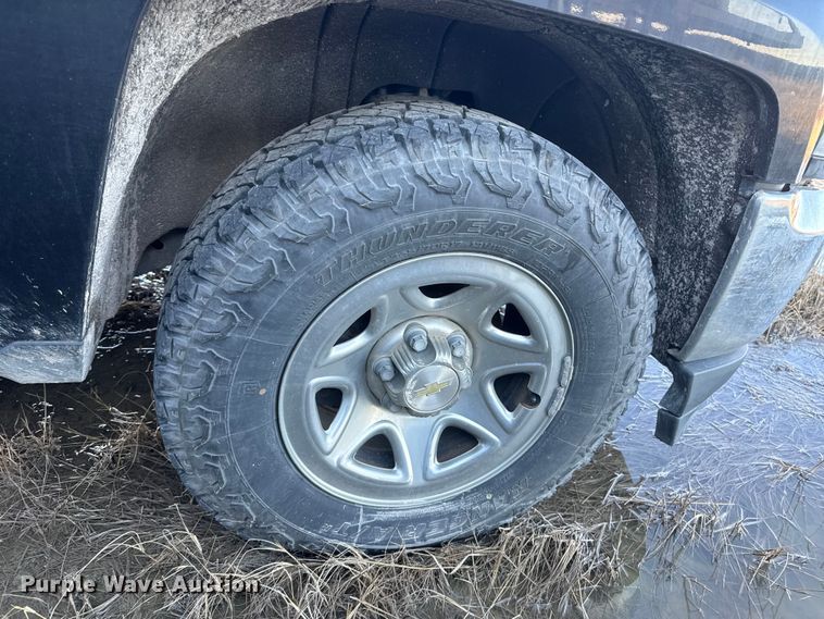 image for item ET1699 2016 Chevrolet Silverado 1500 Ext. Cab pickup truck