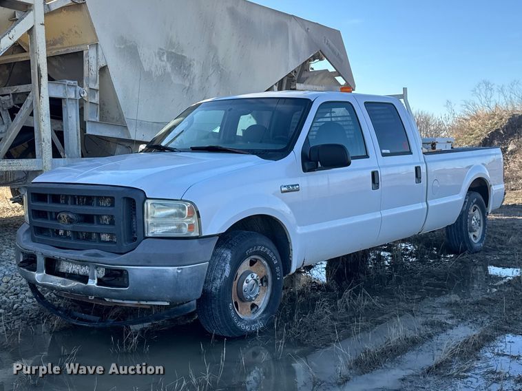2005 Ford F250 Super Duty Crew Cab pickup truck