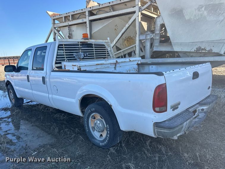 image for item ET1700 2005 Ford F250 Super Duty Crew Cab pickup truck