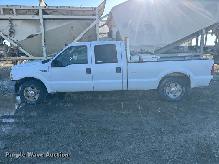image for item ET1700 2005 Ford F250 Super Duty Crew Cab pickup truck