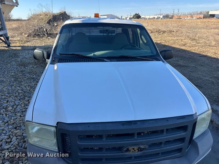 image for item ET1700 2005 Ford F250 Super Duty Crew Cab pickup truck