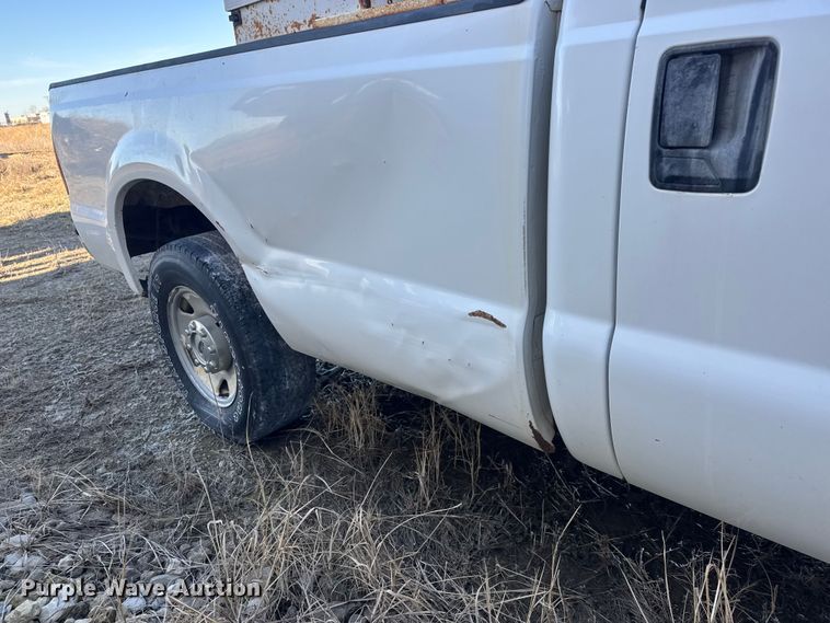 image for item ET1700 2005 Ford F250 Super Duty Crew Cab pickup truck