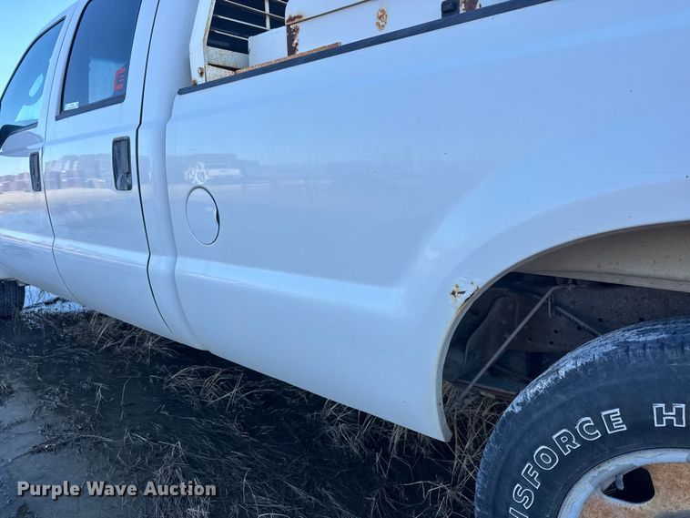image for item ET1700 2005 Ford F250 Super Duty Crew Cab pickup truck