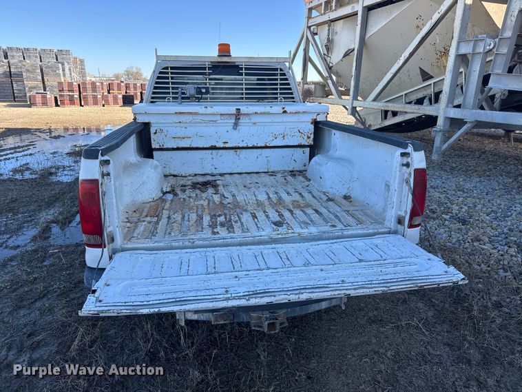 image for item ET1700 2005 Ford F250 Super Duty Crew Cab pickup truck