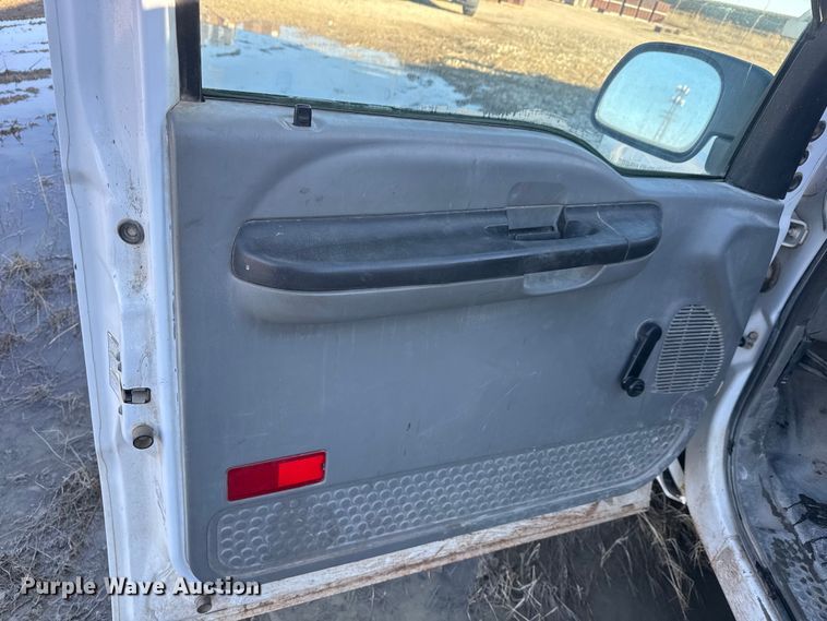 image for item ET1700 2005 Ford F250 Super Duty Crew Cab pickup truck