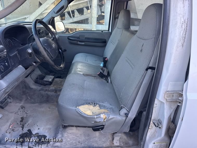 image for item ET1700 2005 Ford F250 Super Duty Crew Cab pickup truck