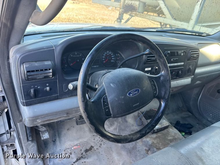 image for item ET1700 2005 Ford F250 Super Duty Crew Cab pickup truck