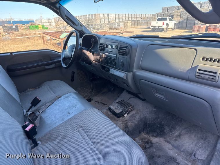 image for item ET1700 2005 Ford F250 Super Duty Crew Cab pickup truck