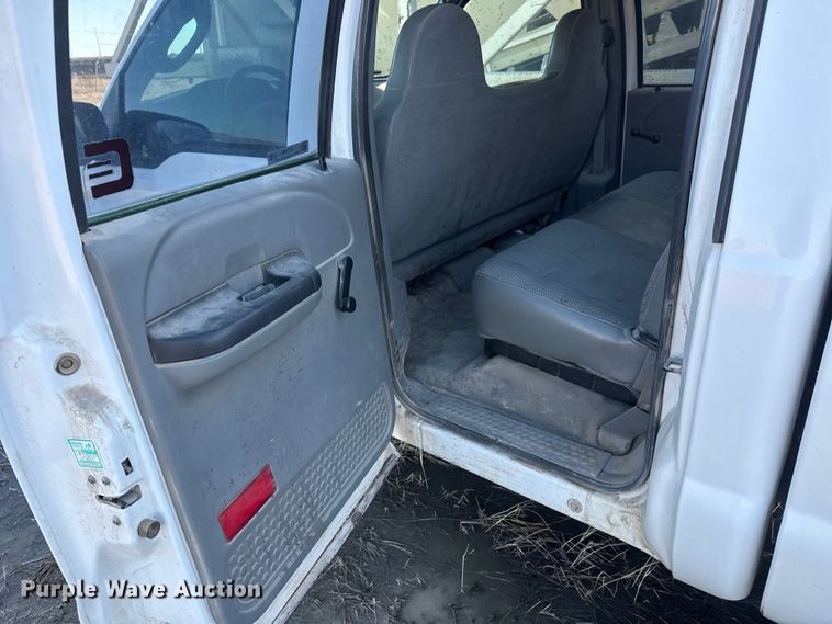 image for item ET1700 2005 Ford F250 Super Duty Crew Cab pickup truck
