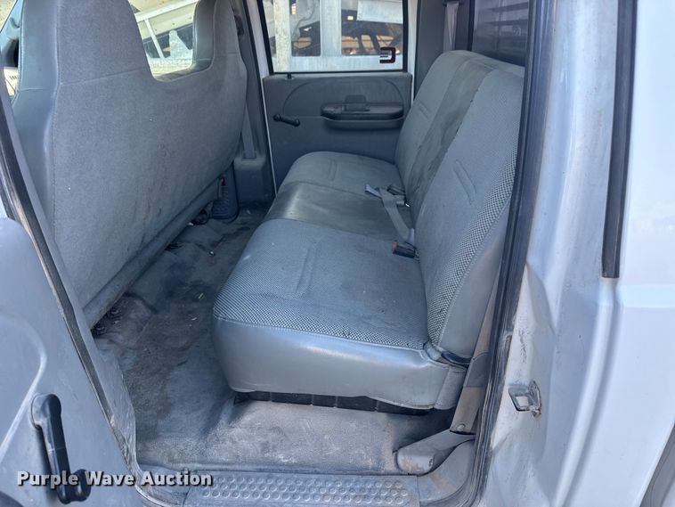 image for item ET1700 2005 Ford F250 Super Duty Crew Cab pickup truck