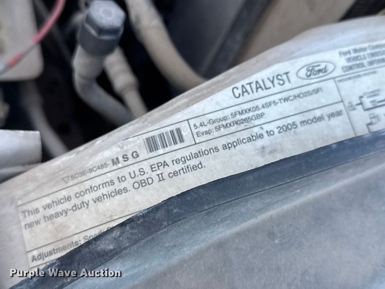 image for item ET1700 2005 Ford F250 Super Duty Crew Cab pickup truck
