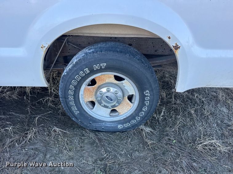 image for item ET1700 2005 Ford F250 Super Duty Crew Cab pickup truck