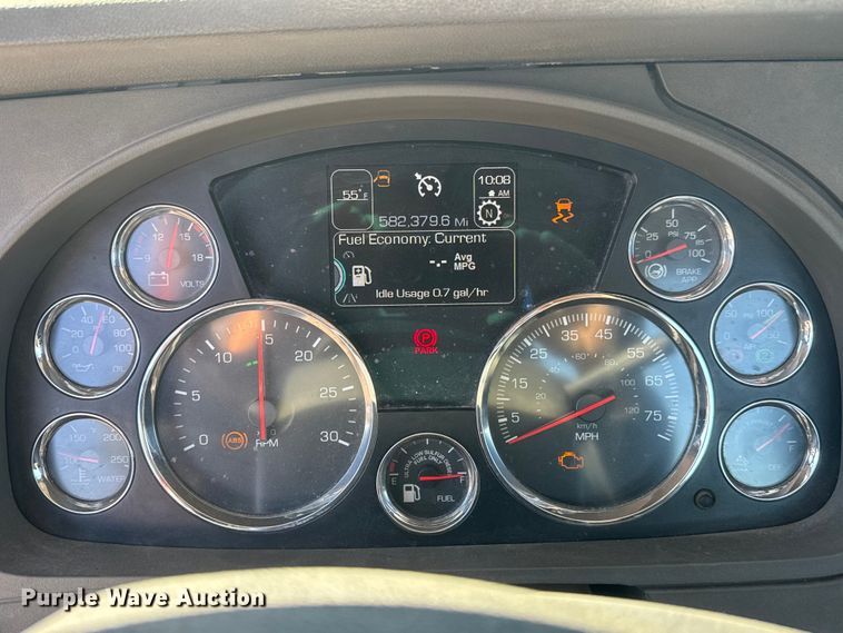 image for item ET1704 2015 Kenworth T880 semi truck