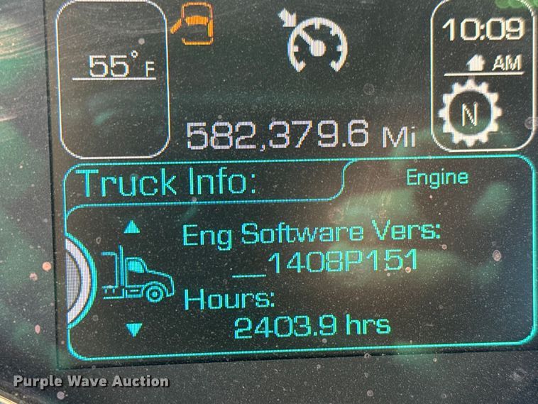 image for item ET1704 2015 Kenworth T880 semi truck