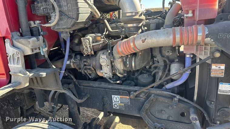 image for item ET1704 2015 Kenworth T880 semi truck