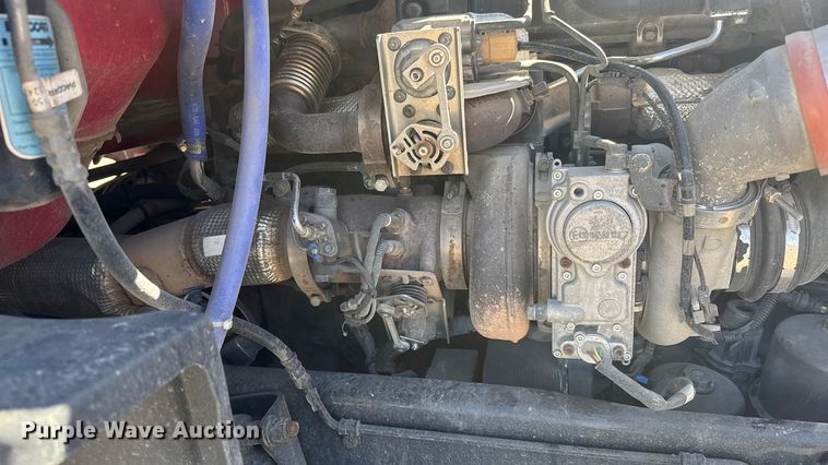 image for item ET1704 2015 Kenworth T880 semi truck