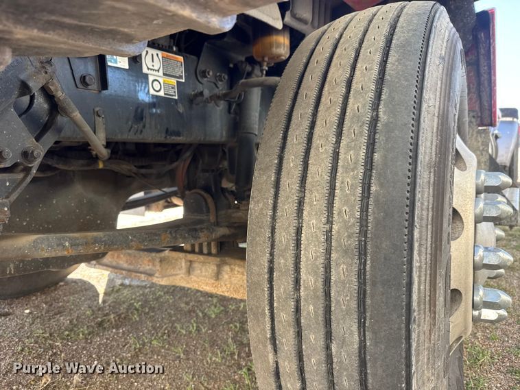 image for item ET1704 2015 Kenworth T880 semi truck