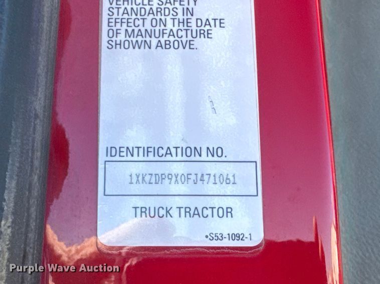 image for item ET1704 2015 Kenworth T880 semi truck