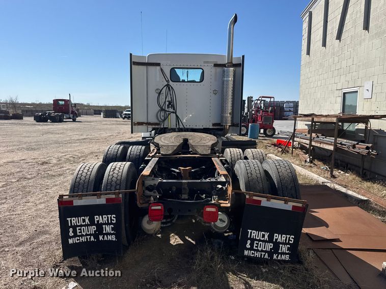 image for item ET1705 2002 Kenworth T800 semi truck