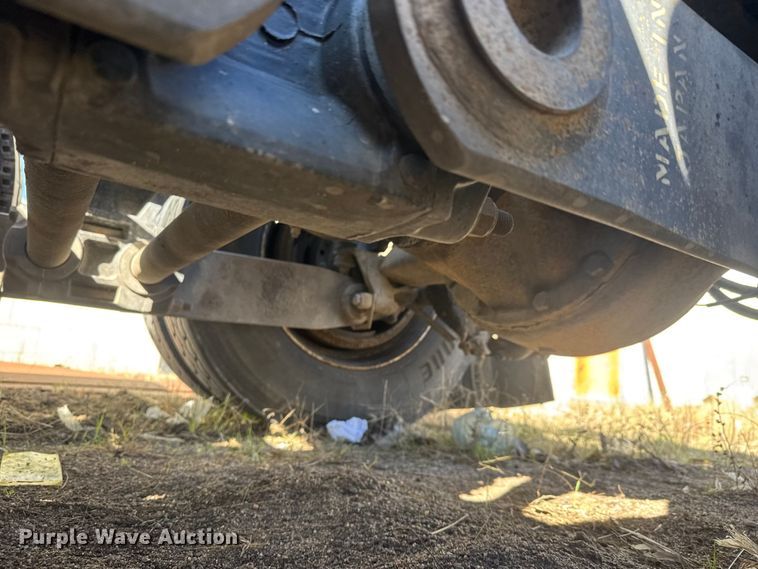 image for item ET1705 2002 Kenworth T800 semi truck