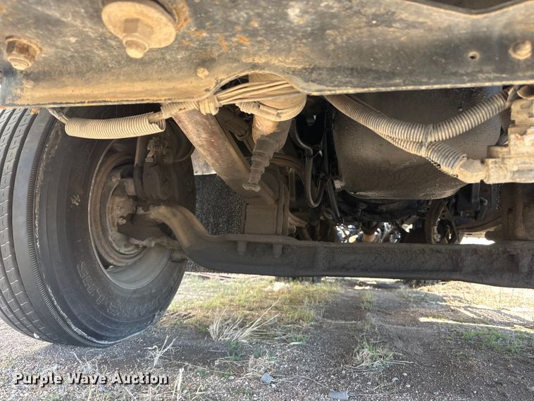 image for item ET1705 2002 Kenworth T800 semi truck