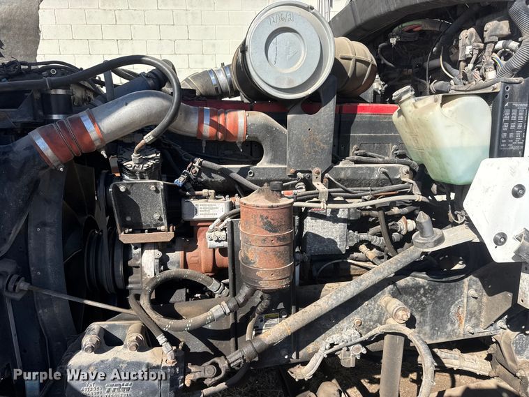 image for item ET1705 2002 Kenworth T800 semi truck