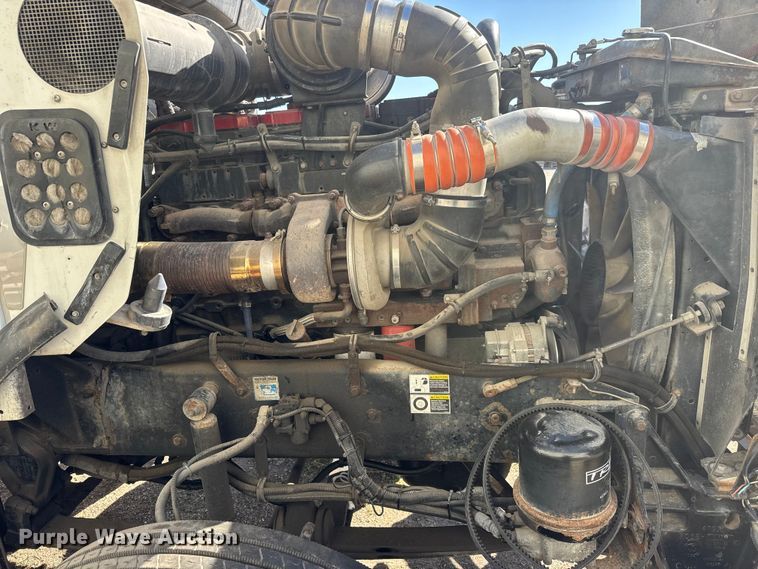 image for item ET1705 2002 Kenworth T800 semi truck