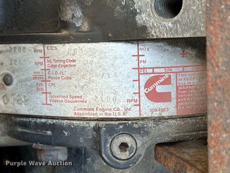 image for item ET1705 2002 Kenworth T800 semi truck