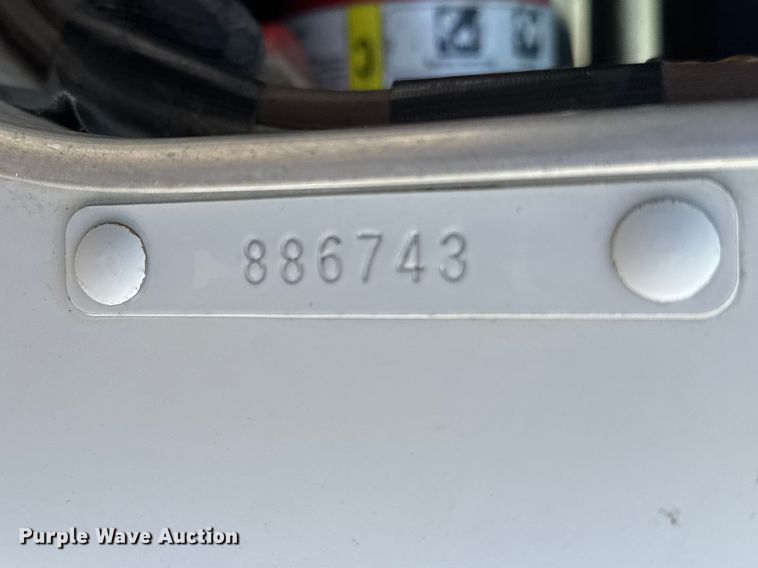 image for item ET1705 2002 Kenworth T800 semi truck