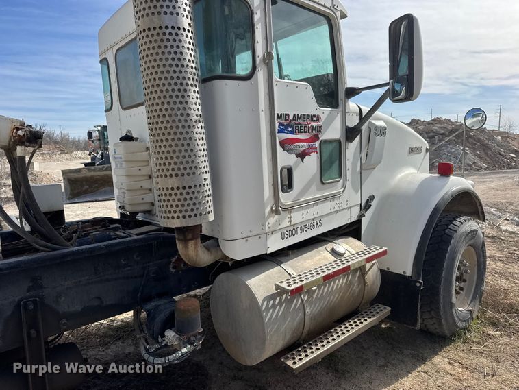 image for item ET1706 2006 Kenworth W900B ready mix truck