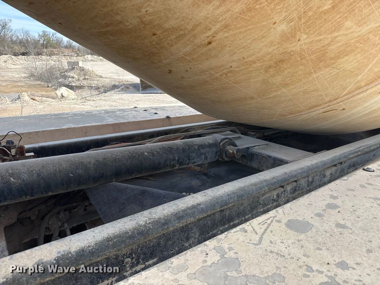 image for item ET1706 2006 Kenworth W900B ready mix truck