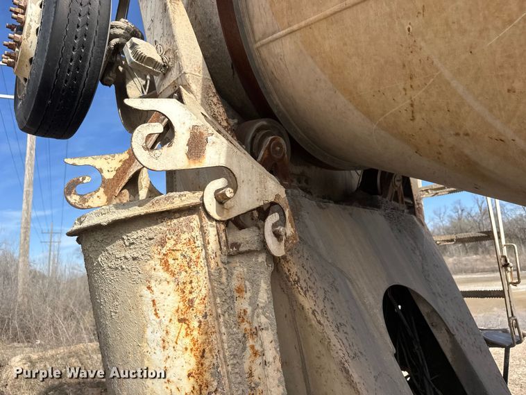 image for item ET1706 2006 Kenworth W900B ready mix truck