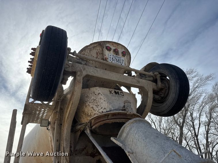 image for item ET1706 2006 Kenworth W900B ready mix truck