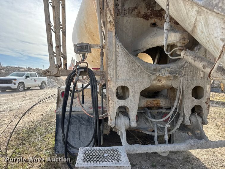 image for item ET1706 2006 Kenworth W900B ready mix truck