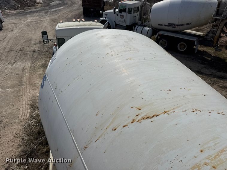 image for item ET1706 2006 Kenworth W900B ready mix truck