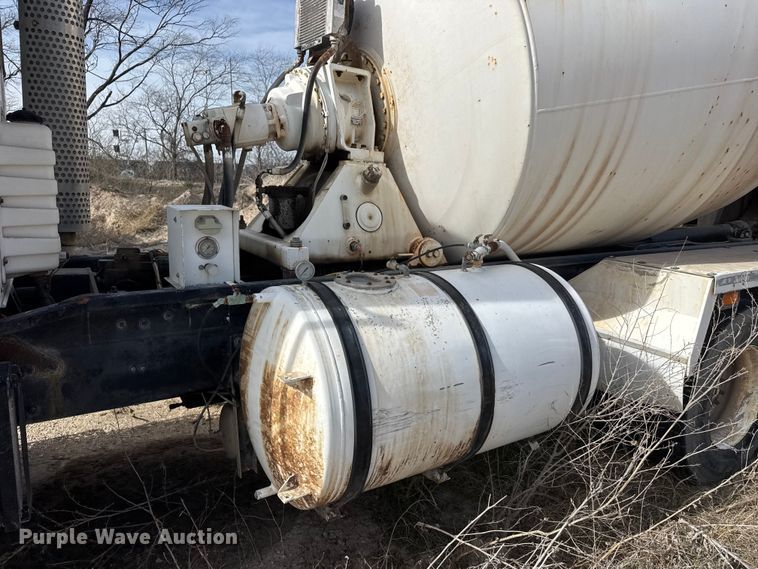 image for item ET1706 2006 Kenworth W900B ready mix truck