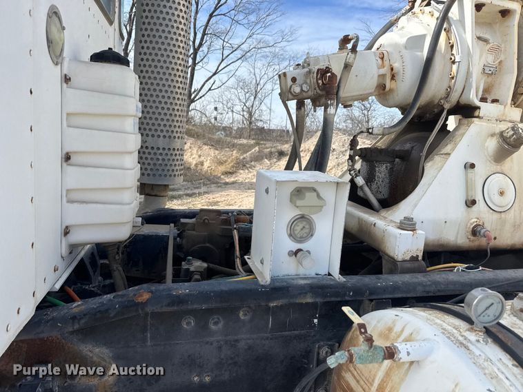 image for item ET1706 2006 Kenworth W900B ready mix truck