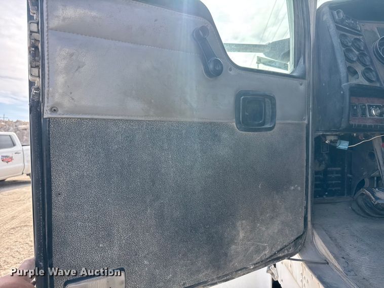 image for item ET1706 2006 Kenworth W900B ready mix truck