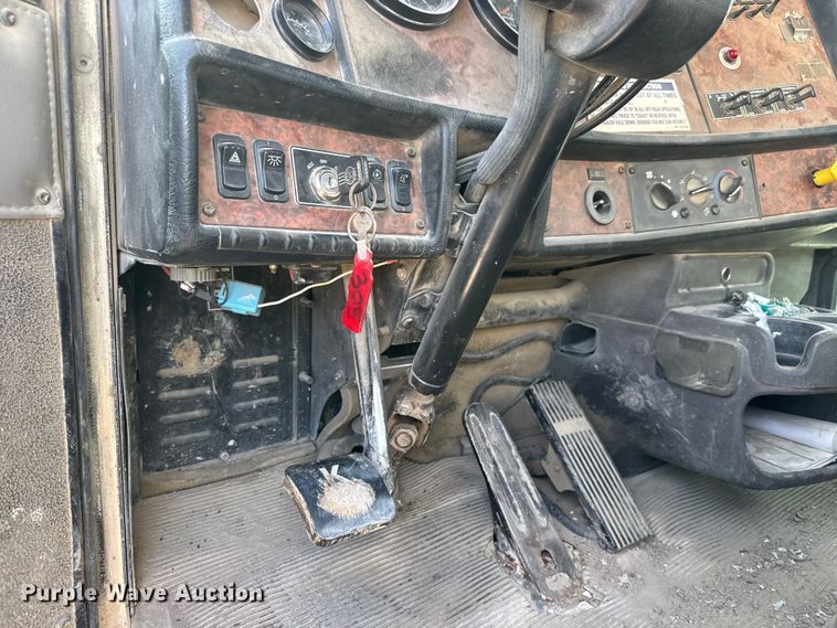 image for item ET1706 2006 Kenworth W900B ready mix truck