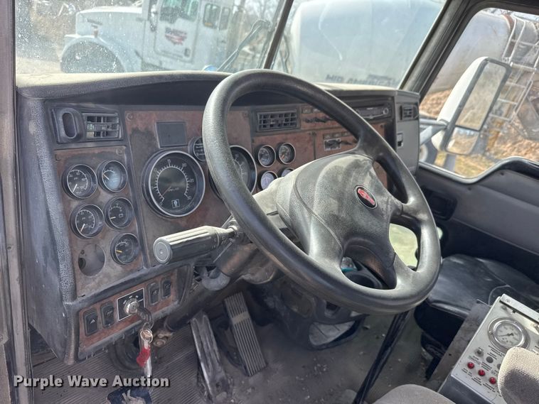 image for item ET1706 2006 Kenworth W900B ready mix truck