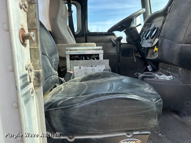 image for item ET1706 2006 Kenworth W900B ready mix truck