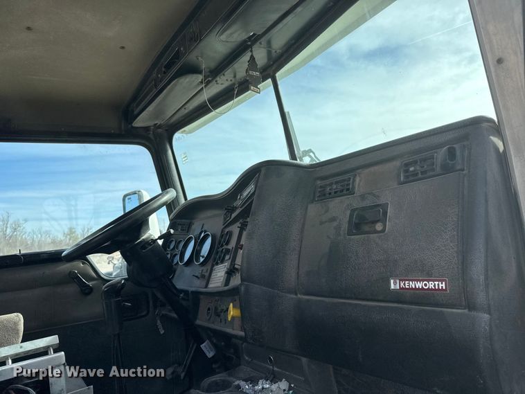 image for item ET1706 2006 Kenworth W900B ready mix truck