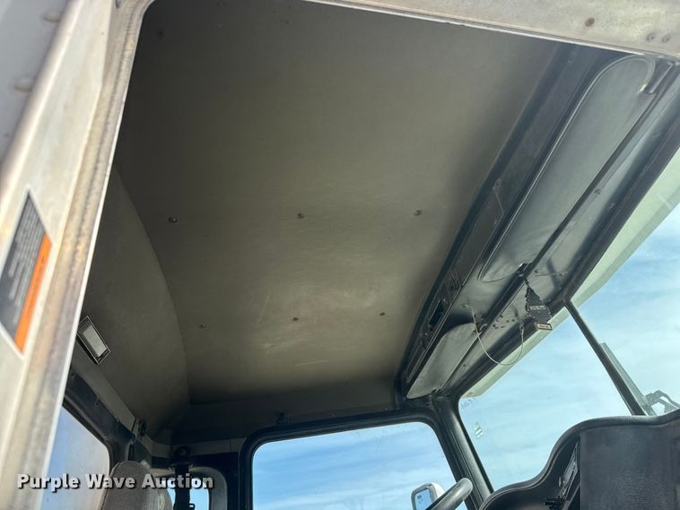 image for item ET1706 2006 Kenworth W900B ready mix truck