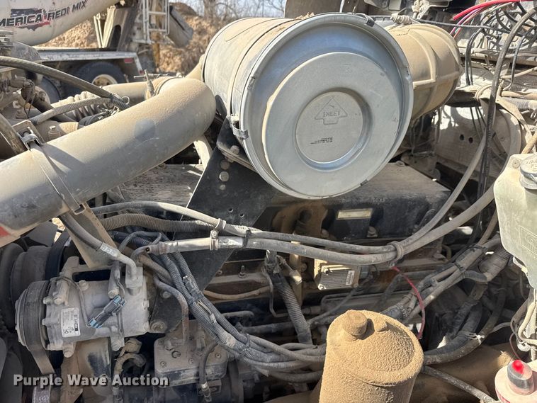 image for item ET1706 2006 Kenworth W900B ready mix truck