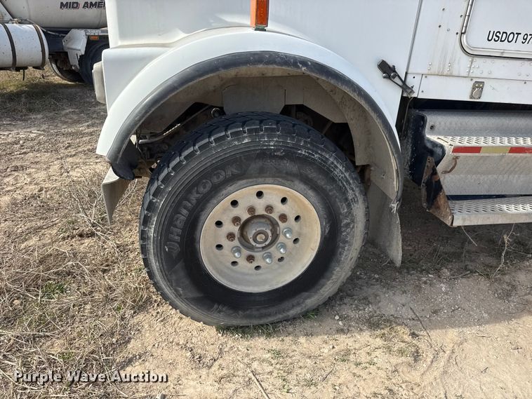 image for item ET1706 2006 Kenworth W900B ready mix truck